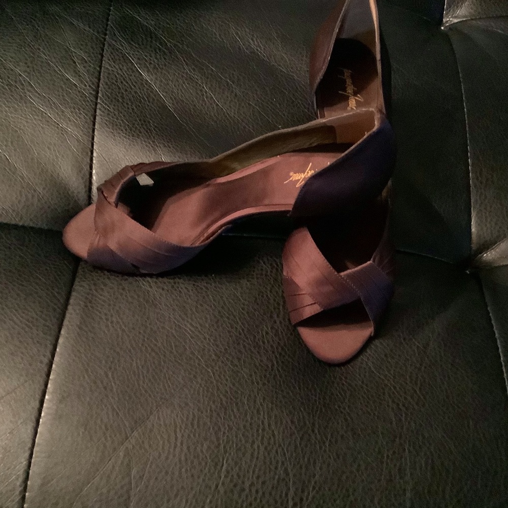 NWOT Jacqueline Ferrar Brown Satin Shoes 3 inch Heel  Sz 10